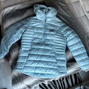 Patagonia Women’s Down Sweater Hoody Pullover